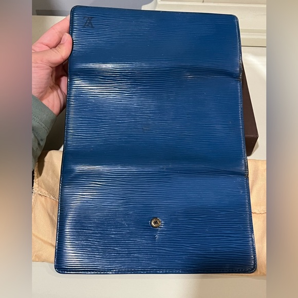 1990s Vintage Blue LV EPI wallet - Picture 7 of 8